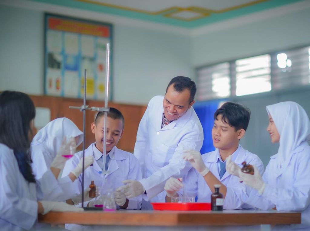 Usul Gaji Guru PPPK Dibiayai APBN, Komisi II DPR: Dana TKD 2027 Diproyeksi Turun